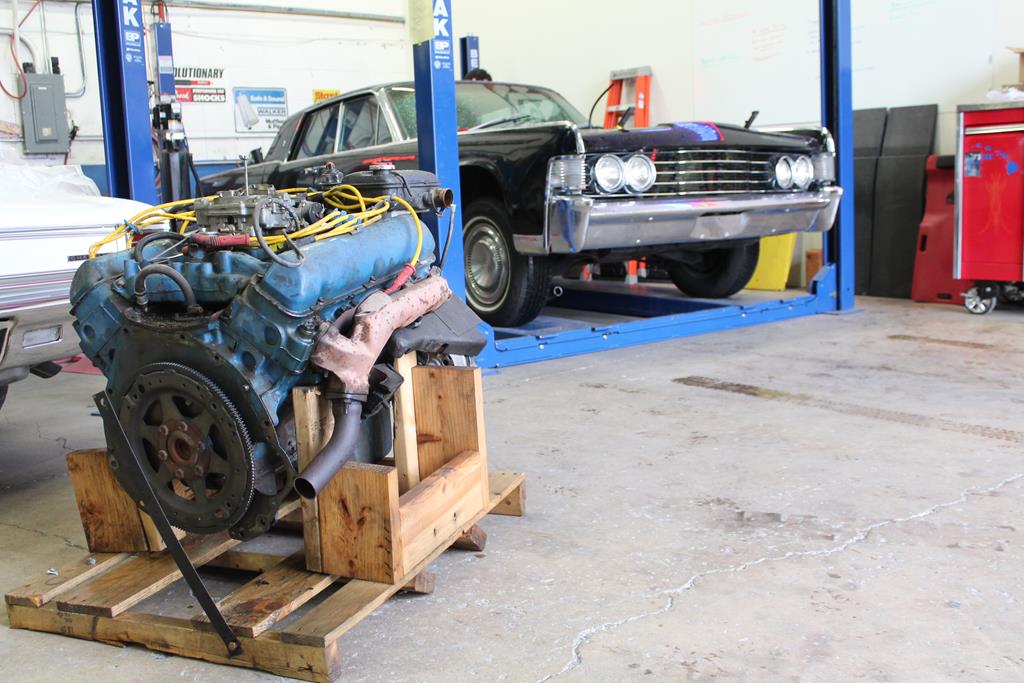 MetalWorks Classic Auto & Speed Shop 1965 Lincoln Continental LSA